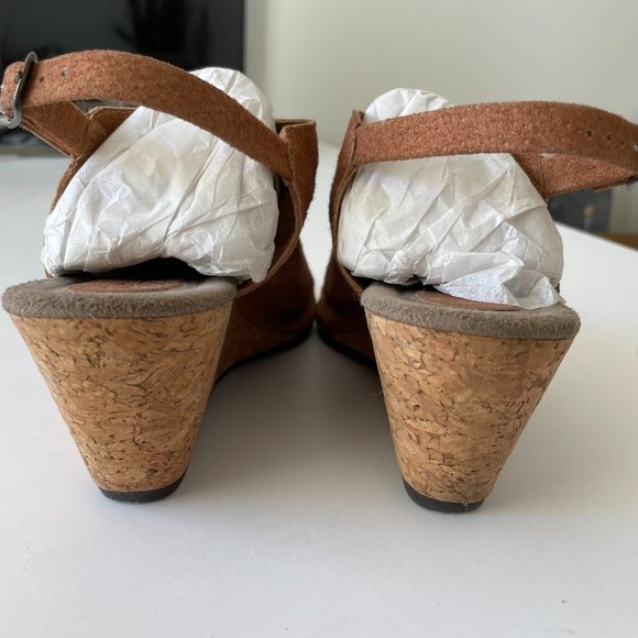 COPY - Comfortable Suede Wedge Heel Sandals for Women in Tan Sz 9 EUC - Picture 8 of 11